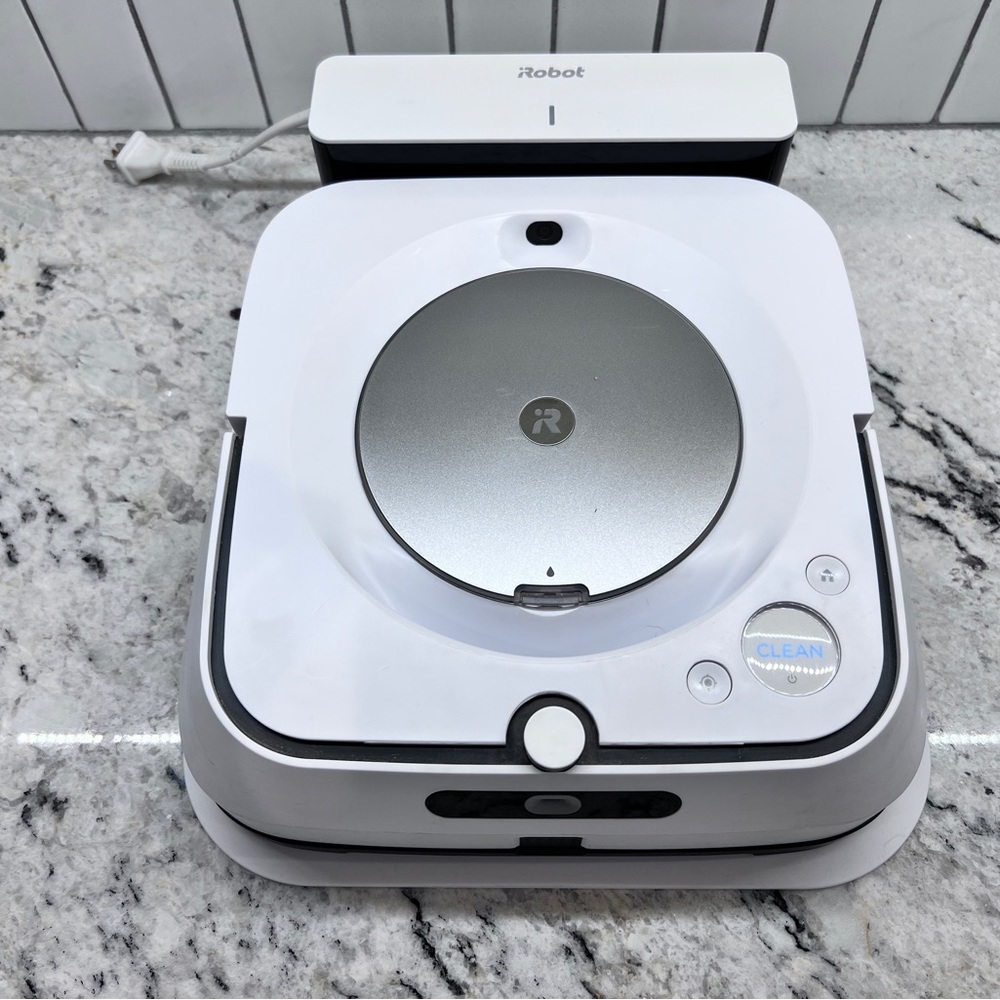 IRobot Braava Jet M6 robot mop. Like new.